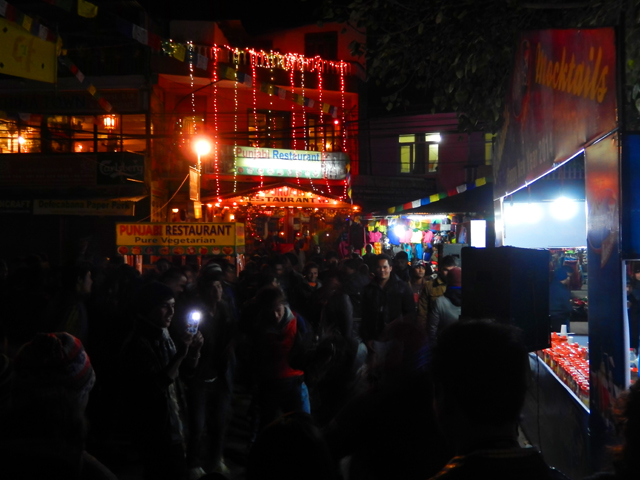 Ambiance sur la Baidam Road pendant le Street Festival (Crédit : S.H).